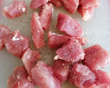 Foto del paso 1 de la receta: Curry de solomillo de cerdo con tirabeques