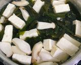 Hình bước làm 4 của món Canh Rong Biển Nấu Thịt Nấm