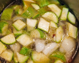 Foto del paso 2 de la receta: Sopa crema de calabacín con tomates y anacardos 🥒🥒🍅