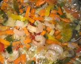 Foto del paso 2 de la receta: Salteado de verduras con camarones 🍤