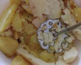 A picture of step 3 of Smashed potatoes chicken lollipops.