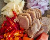 Foto langkah ke 2 dari resep Tumis Wortel Sawi Putih Pentol Bakso.