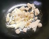 รูปขั้นตอนการทำที่ 4 ของ ผัดมันแกวทวิเห็ด Yam bean fried with 2 types of mushrooms