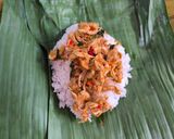 Foto langkah ke 5 dari resep Nasi Bakar Ayam Suwir Kemangi.