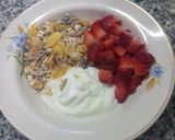 Foto del paso 3 de la receta: Bowl estilo cafetería con frutillas
