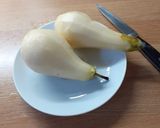 A picture of step 1 of Easy pears in red wine.