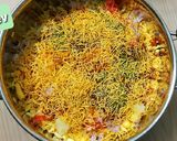 A picture of step 4 of Bhel puri.