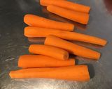 Une image de l'étape 2 de Salade de brede mafane au céleri,carottes,pois chiches, tomates et oignon.