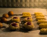 Foto langkah ke 4 dari resep Rosella Thumbprint Cookies.