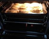 Foto del paso 8 de la receta: Empanadillas de cerdo con aceitunas negras y huevo duro
