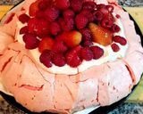 Foto del paso 9 de la receta: Pavlova de frutillas y frambuesas