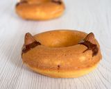 Foto del passaggio 2 della ricetta Cat Donuts, Ciambelle Soffici al Forno