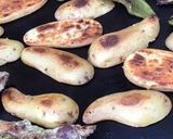 Une image de l'étape 2 de Pommes de terre grillées à la plancha.