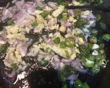Foto langkah ke 4 dari resep Udang Goreng Cabe Garam.
