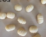 Foto del paso 4 de la receta: Ñoquis con pesto y espárragos acompañados por albondigas rellenas - keto