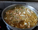 Foto del paso 5 de la receta: Fideos con almejas y langostinos