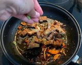 รูปขั้นตอนการทำที่ 13 ของ หมูกรอบผัดน้ำมันพริก