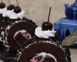 Foto langkah ke 8 dari resep Black Forest Roll Cake.