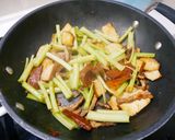 家常菜「豆干炒芹菜」好吃又下飯。的食譜步驟5照片