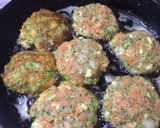 Foto del paso 2 de la receta: Tortitas de brócoli, zanahoria y papa