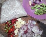 Foto langkah ke 2 dari resep Tumis bawang teri medan.