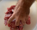 Foto del paso 1 de la receta: Pavo estofado a las finas hierbas