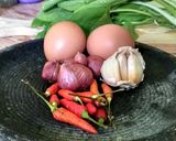 Foto langkah ke 1 dari resep Telur goreng isi sawi.