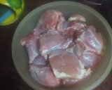 Foto del paso 1 de la receta: Contramuslos de pollo en salsa con papas asadas