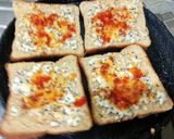 A picture of step 2 of Chicken sandwich with cheesy garlic bread.