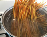 Foto del paso 1 de la receta: Spaghetti tricolor con salsa de queso azul y camarones