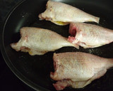 Foto del paso 2 de la receta: Brecas a la plancha y langostinos cocidos
