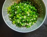 લીલી ડુંગળીની કઢી(Lili dungli ni kadhi recipe in Gujarati ( રેસીપી સ્ટેપ1ફોટો