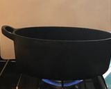Foto del paso 1 de la receta: Bifes de chorizo con salsa Malbec en olla de hierro