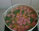 Foto langkah ke 2 dari resep Sop macaroni sosis.
