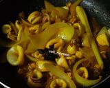 Foto langkah ke 4 dari resep Cumi kunyit.