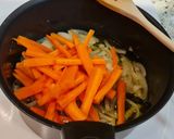 Foto del paso 2 de la receta Tiras de solomillo de cerdo guisadas con verduras