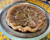 Une image de l'étape 7 de Tarte feuilletée renversée aux figues blanches et gelée pomme citron vert.