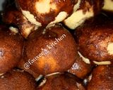A picture of step 3 of Chocolate milk ball cookies.