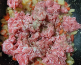 Foto del paso 3 de la receta: Berenjena rellena de carne, verduras y bechamel