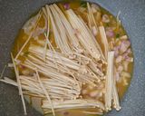 Gambar langkah 3 resipi Telur Hancur Enoki.