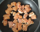 Foto del paso 1 de la receta: Pollo al curry con arroz (sin leche de coco)