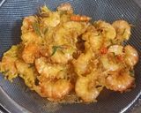 Foto langkah ke 3 dari resep Bakwan Udang Daun Jeruk.