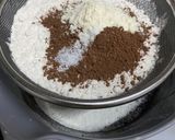 Foto langkah ke 3 dari resep Chocolate Chip Brownies.