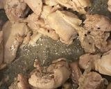 A picture of step 1 of Creamy chicken with mushroom and asparagus.