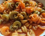 صورة لخطوة 2 من وصفة معكرونة الوان بالصوص الاحمر الحار 🔥🔥 بطعم الخضار 😋🙂