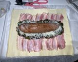 Foto del paso 5 de la receta: Solomillo de cerdo con hojaldre, pimientos del padrón y cebolla caramelizada al vino tinto