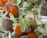Foto langkah ke 7 dari resep Tumis Sawi Putih, Wortel & Bakso.