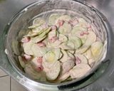 Une image de l'étape 9 de Salades de concombre à la crème, tomates, roquefort et aneth.