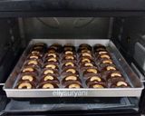 Foto langkah ke 9 dari resep Kue Coklat Mete Kriuk Yummy.
