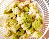 Foto del passaggio 1 della ricetta Pasta con tonno e crema di broccolo romanesco